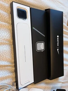 Apple Watch SE 40mm - Afbeelding 1 van 3