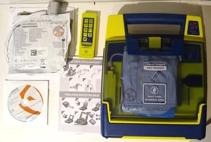 Entrenador de DEA Cardiac Science 180-5021-001 con almohadillas, control remoto, manuales de usuario - Imagen 1 de 21
