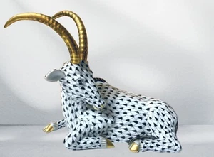 Estatuilla de antílope de porcelana HEREND patrón de red negra cuernos dorados pezuñas 7,1 pulgadas - Imagen 1 de 8