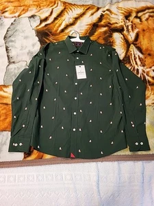 Camisa Untuckit Para Hombre Calce Ajustado Bulldog Santa Sombrero Estampado Talla Grande Verde Oscuro - Imagen 1 de 7