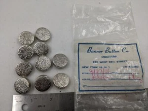 LOTE vintage de 10 botones redondos martillados de metal fundido - Imagen 1 de 3