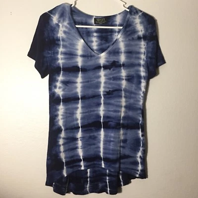 Tryst Mujer Top Talla Pequeña Camisa Tie Dye Cuello en V Manga Corta Informal Alta Baja Foto 1 de 4