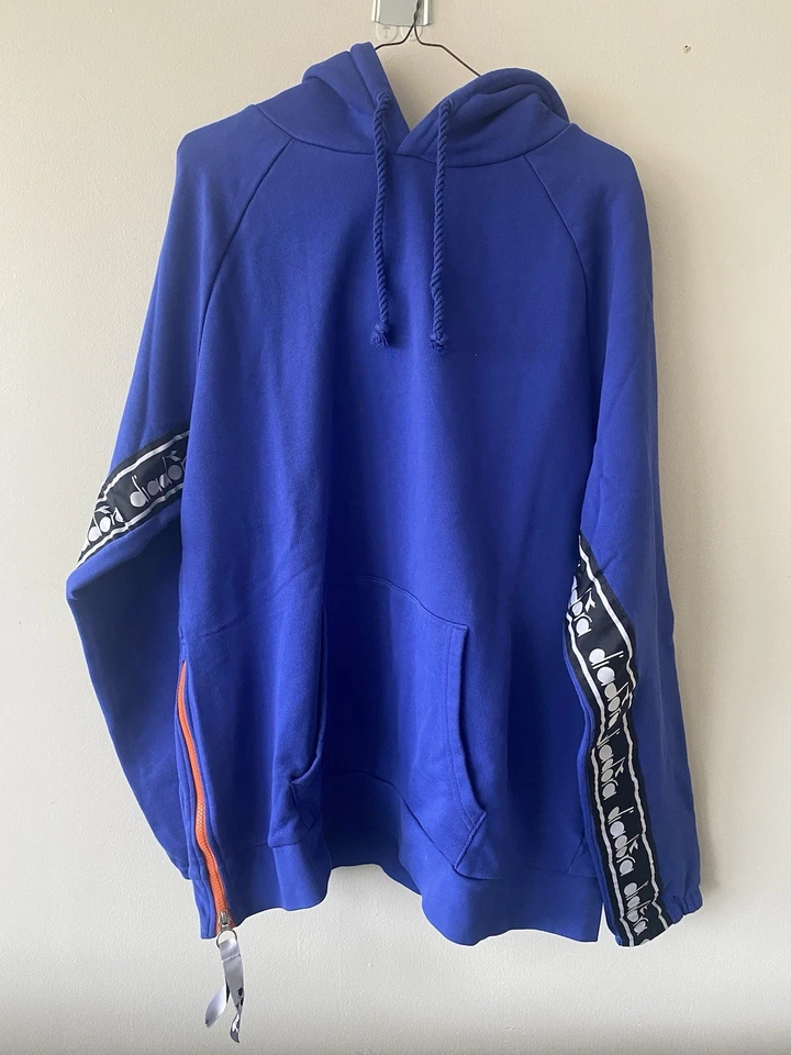 Moletom com capuz Diadora azul violeta mangas gravadas street wear italiano GG - Imagem 1 de 4