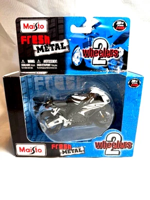 Nuevo en caja Maisto Fresh Metal Honda CBR Motocicleta Blanco y Negro Escala 1:18 Foto 1 de 4