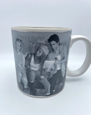 Taza Friends serie de televisión escena de construcción 20 oz por Silver Buffalo Cup C10 Foto 1 de 4
