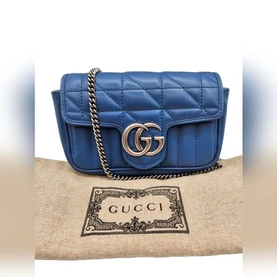 Mini bolsa de ombro Gucci GG Marmont Matelassé couro azul corrente dourada tiracolo - Imagem 1 de 4