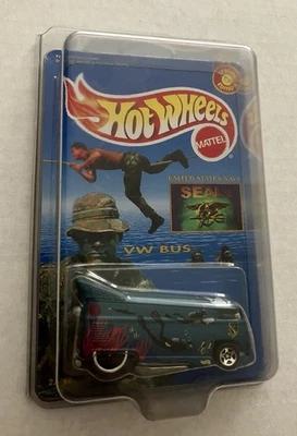 Autobús de arrastre Volkswagen 1998 sellos navales de EE. UU. NUEVO EN CAJA Y EN ESTUCHE PROTECTOR HOT WHEELS Foto 1 de 2