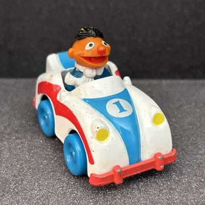Coche diecast de colección Ernie en coche de carreras Sesame Street Muppets Playskool 1981 R80 Foto 1 de 4