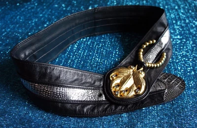 Cinturón eléctrico METAL QUEEN vintage años 80 cuero negro con hebilla de bronce fundido dorado Foto 1 de 3