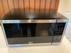 Oster 1,1 Kubikfuß 1000 W Mikrowelle - Edelstahl OGCMDM11S2-10 - Bild 1 von 10