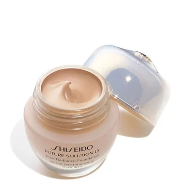 Base Shiseido Future Solution LX Total Radiance FPS 20 (Rosa 4) 30 ml/1,2 oz Foto 1 de 3