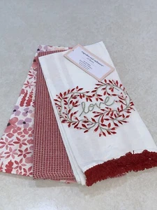 Cupcakes and Cashmere Valentine’s Day Heart Kitchen Towels Set of 3 LOVE NWT - Picture 1 of 7