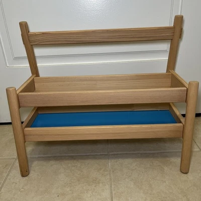 Estantería expositora de libros Ikea FLISAT, madera maciza 21883 Foto 1 de 4