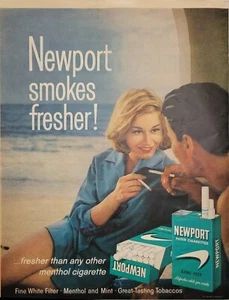 Newport Smokes 1963 fresco mentol cigarrillo pareja océano playa anuncio impreso de colección  - Imagen 1 de 1