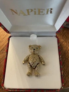 Vtg Napier Jointed Bear Brooch Pin Gold Tone Green Rhinestone Eyes NWB - Picture 1 of 3