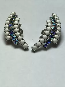 VTG. BLUE AROURA BOREALIS RHINESTONES CAB WHITE MILK GLASS STONES CLIP EARRINGS - Picture 1 of 9