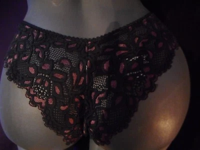 FREDERICK'S OF HOLLYWOOD BLACK WITH PINK THONG PANTY SIZE MEDIUM - Image 1 of 4