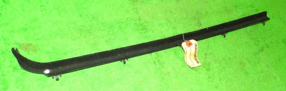 1983-1990 Ford Ranger Bronco II XLT Explorer NOS LH DOOR GLASS BELT WEATHERSTRIP - Image 1 of 4