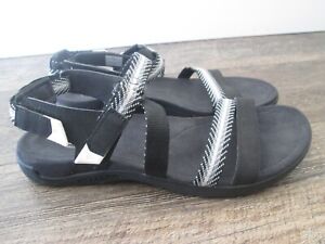 MERRELL J90432 DISTRICT Mendi Black comfort sandals sz. 8