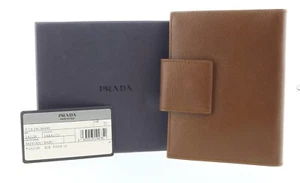 Prada Signature kleine Notizbuchabdeckung aus braunem Leder - Bild 1 von 7
