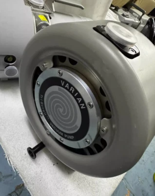 Bomba de desplazamiento seco Agilent Varian TriScroll 300 15 m3/h aspiradora sin aceite Foto 1 de 4