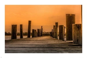 SUNSET BY RIVER modernes Foto Poster GOLDEN LIGHT Promenade 20x30 NEU - Bild 1 von 1