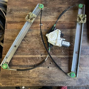 Audi Q5 8R Front OS Right Window Regulator 8R0837462B - Picture 1 of 16