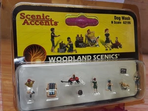 Woodland Scenic Accents - Dog Wash (4 Figs, 2 Dogs amp; Accessories) - N Scale - Picture 1 of 3