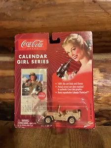 Johnny Lightning Coca-Cola calendario ragazze militare Willys Jeep White Lightning - Foto 1 di 2