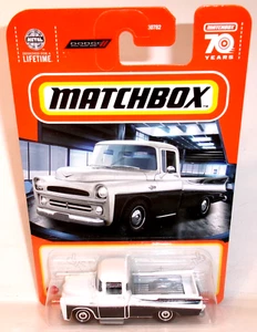 2023 MATCHBOX 1:64 MBX SHOWROOM 14/100 WHITE BLACK 1957 DODGE SWEPTSIDE PICKUP - Picture 1 of 9