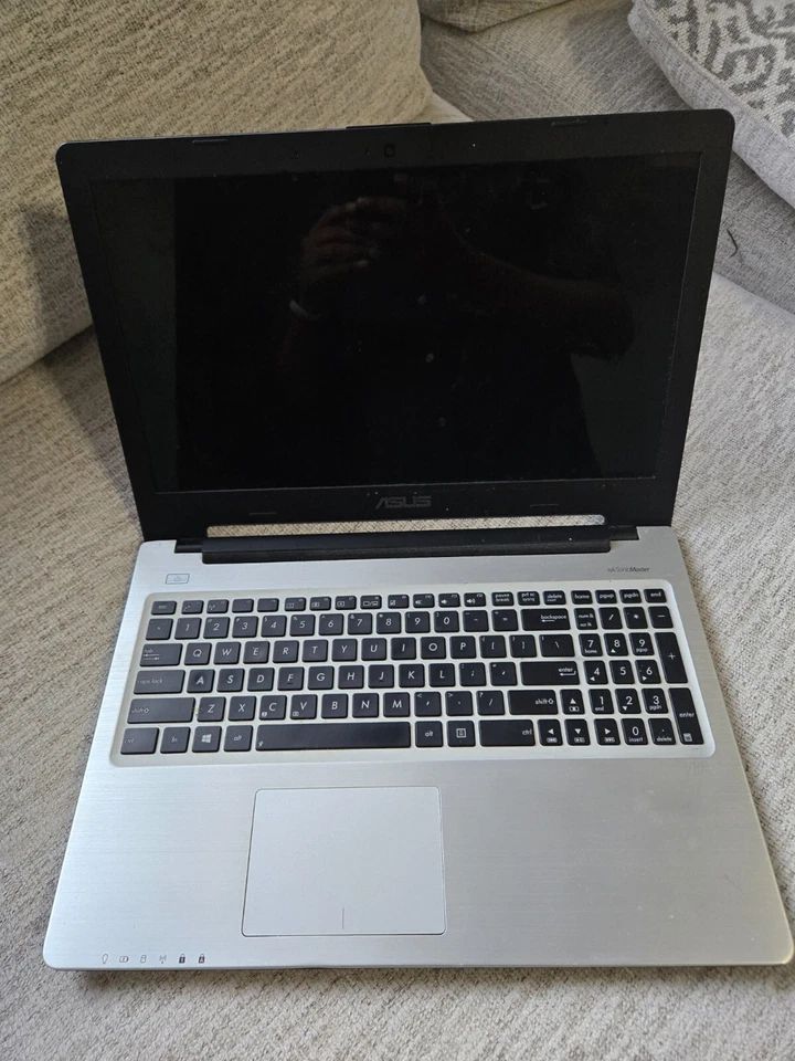 Ultrabook ASUS S56CA-DH51 15,6 pulgadas (750 GB, Intel Core i5 3.ª generación, 1,7 GHz, 6 GB) Foto 1 de 4