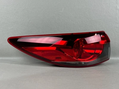 Perfeito estado! Lâmpada traseira de LED externa lateral esquerda Mazda 6 driver LH 2014-2017 fabricante de equipamento original - Imagem 1 de 4