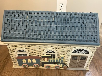 Caja de juguetes casa de mimbre vintage casa de muñecas caja de juguetes cesta baúl tren de Navidad Foto 1 de 4