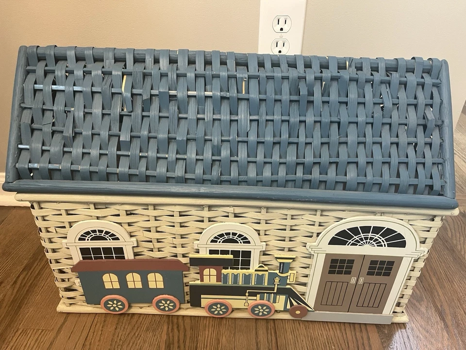 Caja de juguetes casa de mimbre vintage casa de muñecas caja de juguetes cesta baúl tren de Navidad Foto 1 de 4