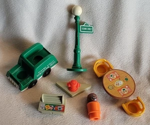 Vintage Little People #938 Sesame Street Lot Gordon Lamp Post Sign Sanitation - Picture 1 of 20