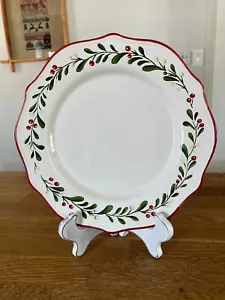 set of 4 Better Homes & Gardens Mistletoe Christmas dinner plates - Picture 1 of 5