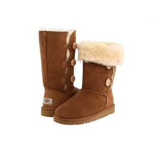Mädchen UGG Bailey Button Triplet Lammfell Wolle gefüttert Stiefel, Kastanie - Bild 1 von 6