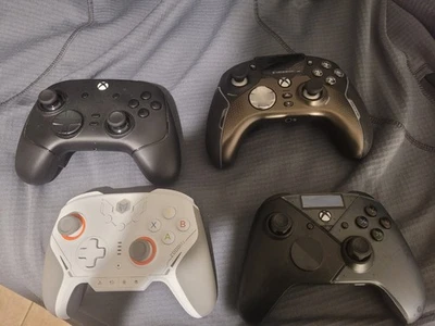 LOTE DE 4 MANDOS INALÁMBRICOS/CON CABLE MICROSOFT XBOX OFICIALES Y NO OFICIALES Foto 1 de 4