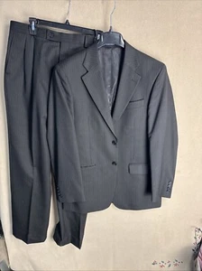 PARK AVENUE Dark GRAY PINSTRIPE 40R 2 Piece SUIT Striped 32x31 Two Button - Picture 1 of 19