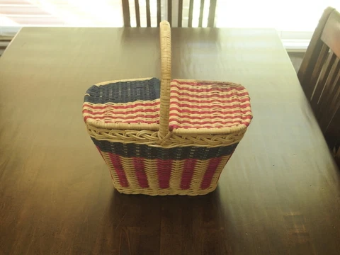 CUTE 4 of July/RED/BLUE Patriotic Rattan PICNIC BASKET w/2 Lids/1 Handle, PREOWN Cover