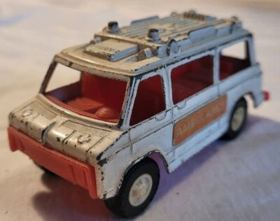 Ambulancia furgoneta de rescate TootsieToy de colección blanca hecha en EE. UU. Foto 1 de 4