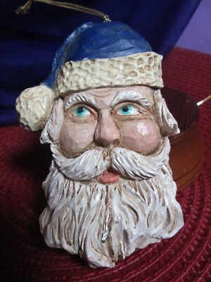 Vintage Santa Claus Face w/Blue Eyes, Wearing A Blue Hat Christmas Ornament - Imagem 1 de 4