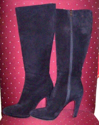 CELEBRITY STYLIST: BOTAS HASTA LA RODILLA DE GAMUZA NEGRAS PRADA TALLA 37 TACONES ALTOS ¡ENVÍO GRATUITO!! Foto 1 de 4