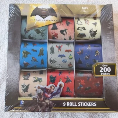 DC Comics Batman v Superman 9 rollos juego de caja de pegatinas, ¡más de 200 pegatinas! Foto 1 de 2