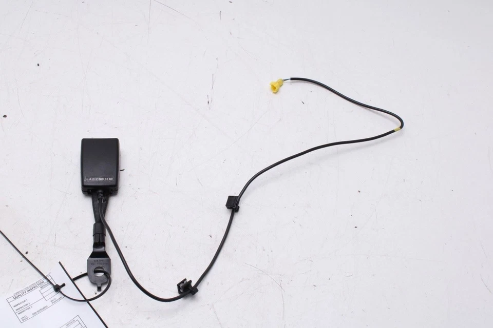 Mercedes-Benz E350 Sport 2010-16 4Matic pasajero delantero derecho hebilla de cinturón de seguridad Foto 1 de 4