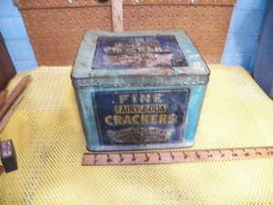 Vintage FINE FAIRY SODA CRACKERS Hinged Tin Box - Foto 1 di 9