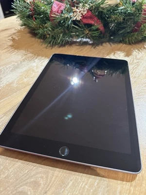 Apple iPad 6. Gen. 128Gb WLAN, Cellular Ohne Simlock - Bild 1 von 2