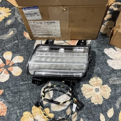 Luz de giro LED izquierda Mopar OEM 2018-2025 Jeep Wrangler Gladiator 55112885AH Foto 1 de 4