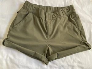 Columbia Cuffed Olive Green Stretch Shorts - Womens/Juniors Size 5 - Picture 1 of 7