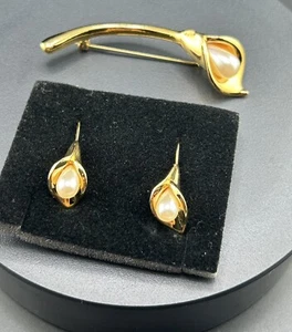Calla Lilie goldfarbene Brosche und Ohrringe - Bild 1 von 12
